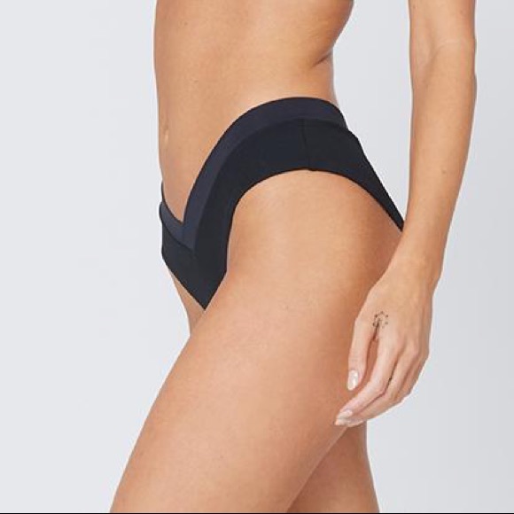 L’Space ribbed Tara Top and Pratt V Bikini bottom - Picture 10 of 16